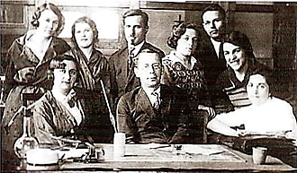 sazhin_s_sotrudnikami (1).png