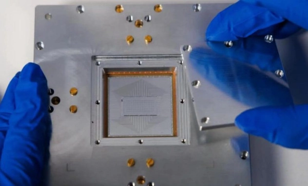 Китайские учёные научились замедлять квантовый хаос с помощью 78-кубитного процессора