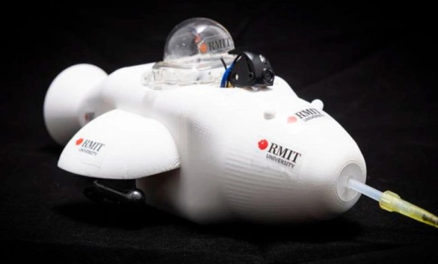 Инженеры создали робота-дельфина для сверхчистой очистки воды от нефтяных разливов