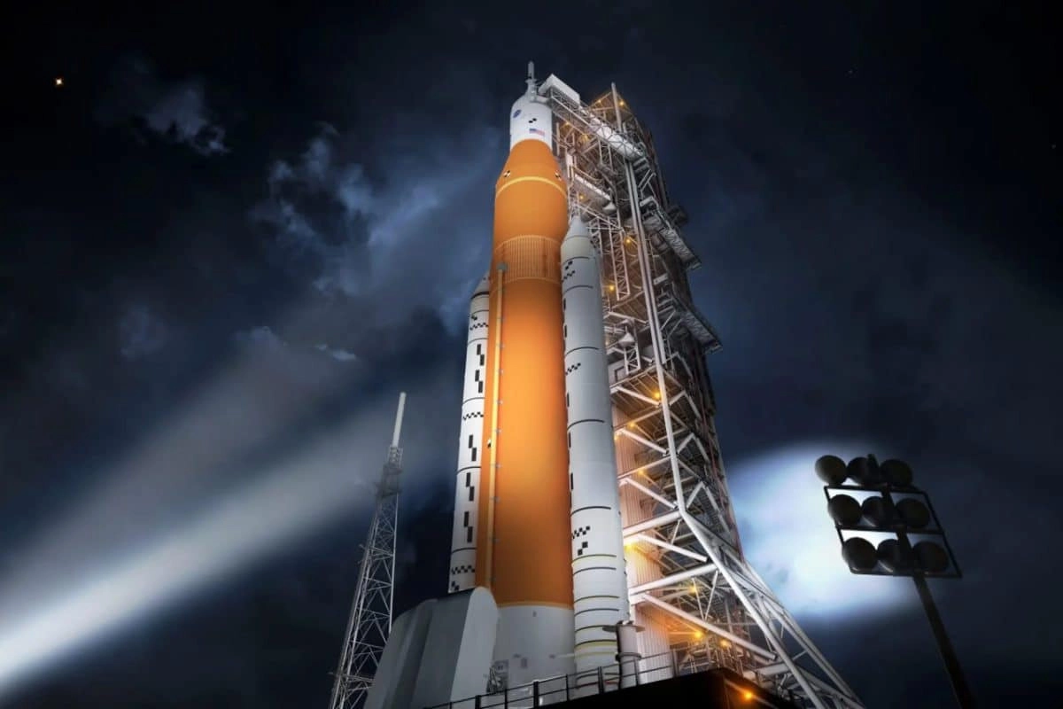 NASA откажется от ракеты SLS и корабля Orion для лунной программы