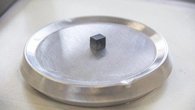 Простой и нежелезный. Ученые создали новый магнит